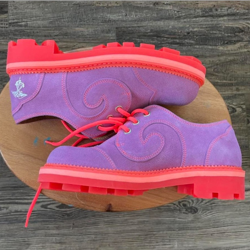 John Fluevog x Anna Sui
“7th Heaven Gibson” shoe

Size 7.5